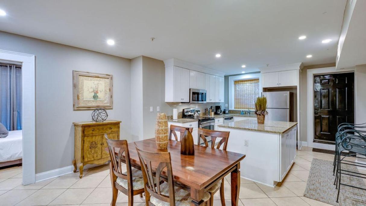4 Bedroom Beauty Steps From The River Savannah Extérieur photo