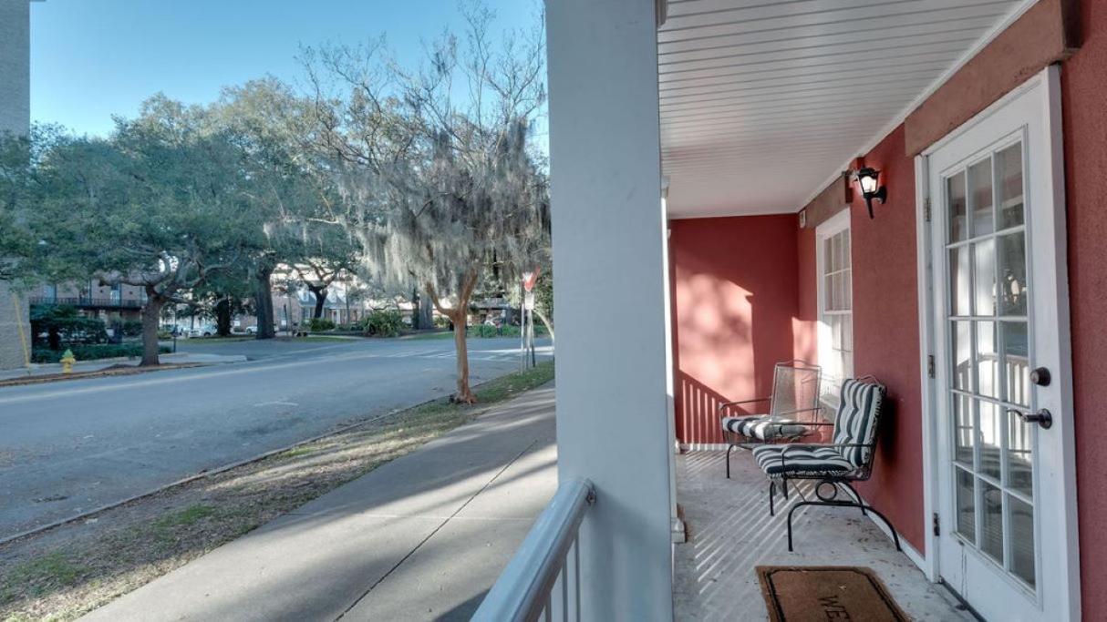 4 Bedroom Beauty Steps From The River Savannah Extérieur photo